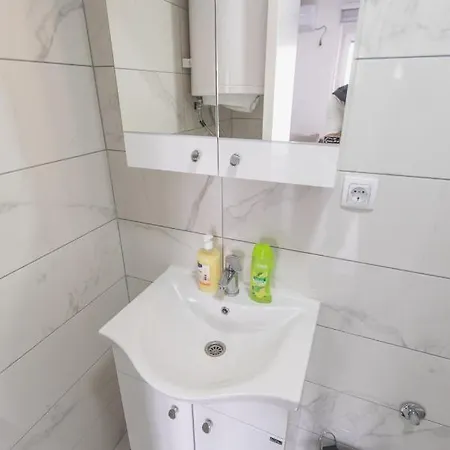 Centar شقة فندقية 3*