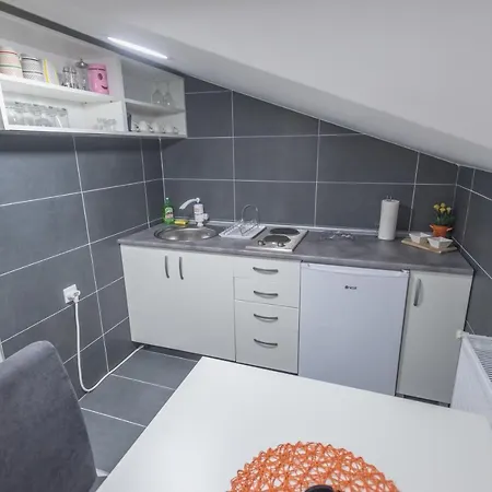 Centar شقة فندقية 3*